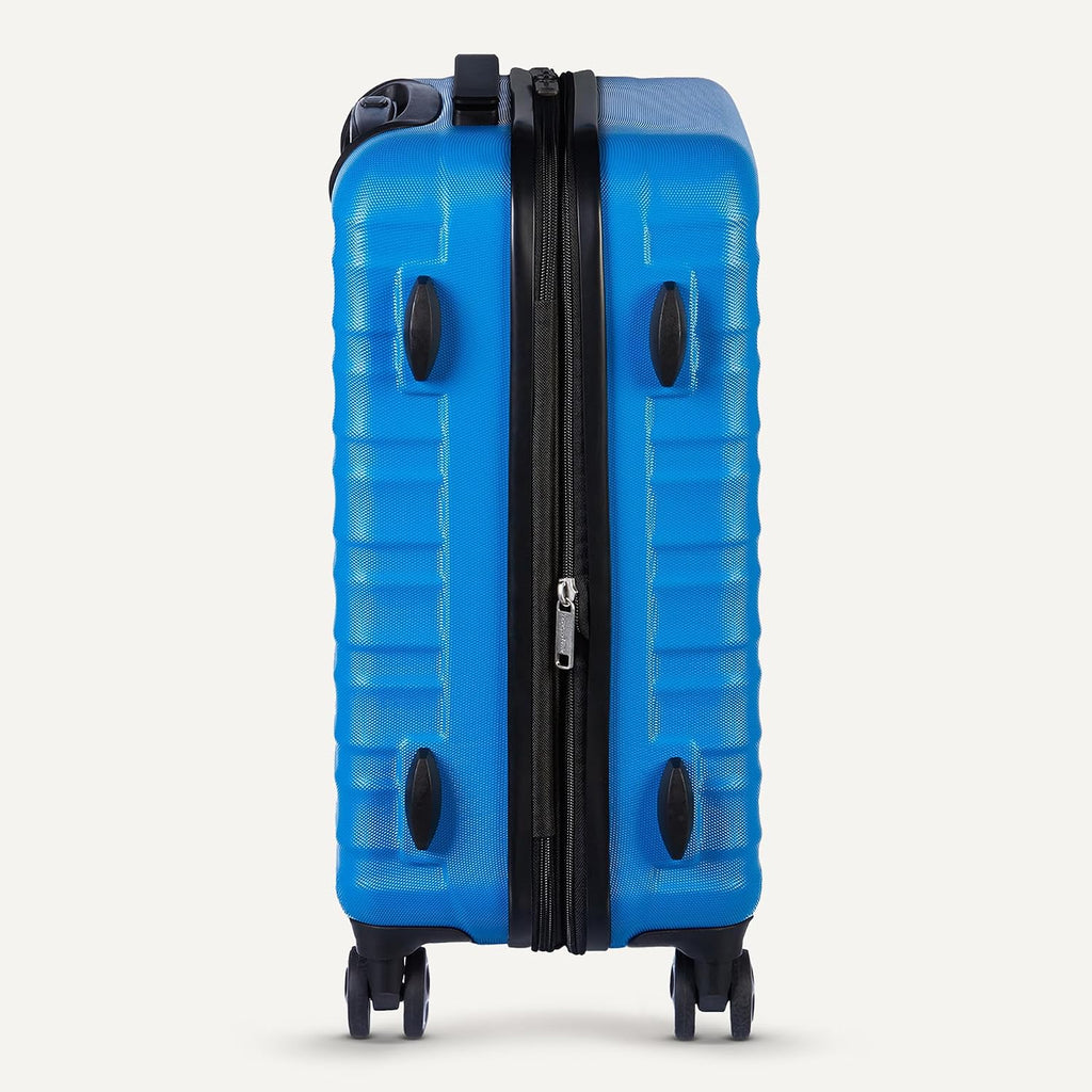 Amazon Basics Hardside Medium Checked Suitcase – Light Blue / Medium Checked – product detail