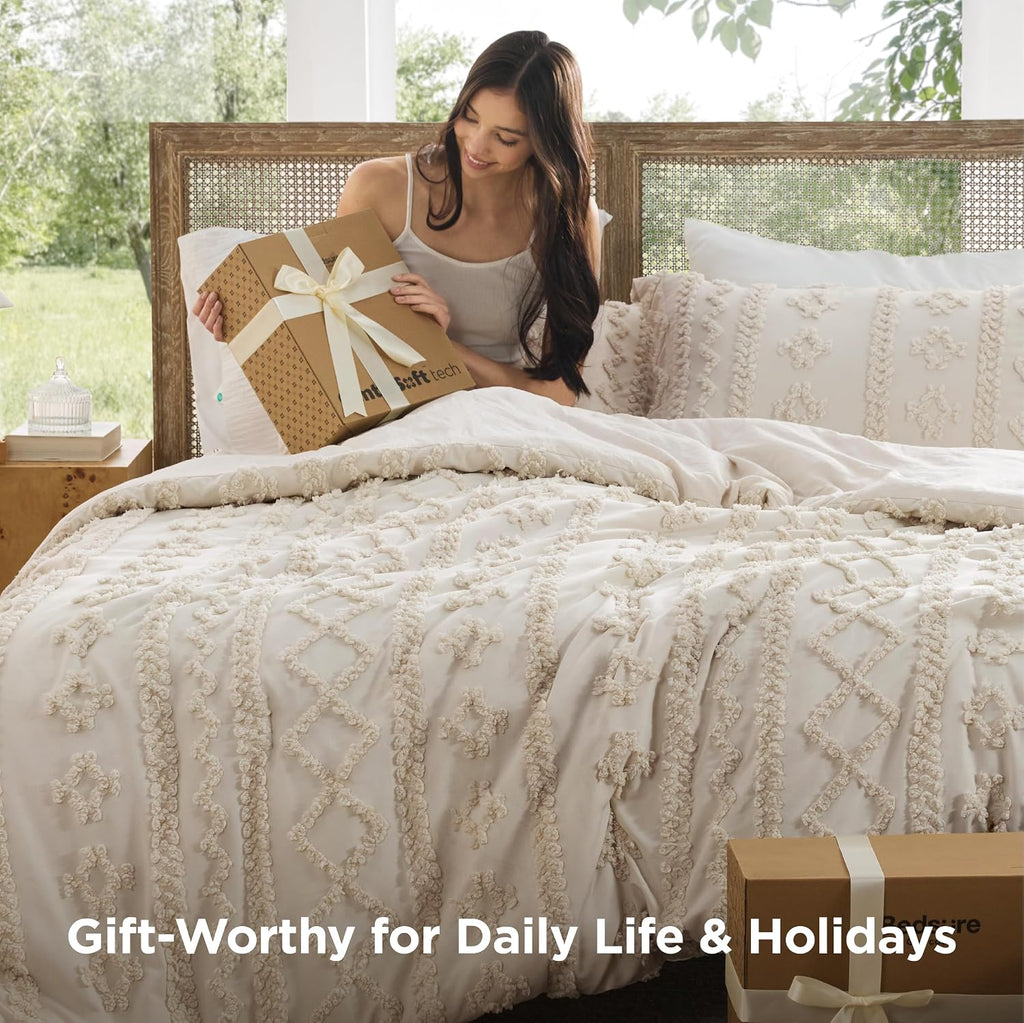 Bedsure Tufted Queen Comforter Set, 3 Pieces, Beige